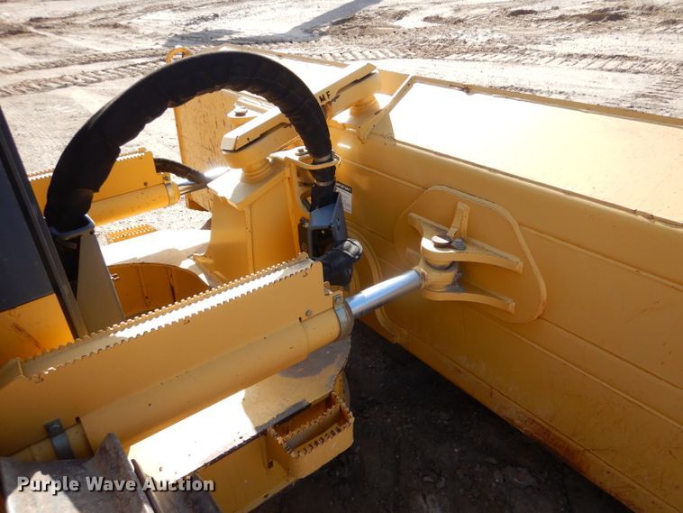 image for item DJ7593 2006 John Deere 700J LGP  pipelayer