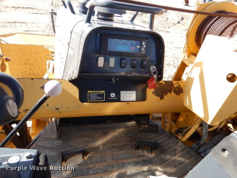 image for item DJ7593 2006 John Deere 700J LGP  pipelayer