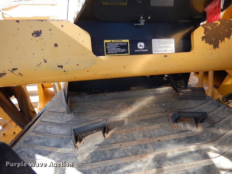 image for item DJ7593 2006 John Deere 700J LGP  pipelayer