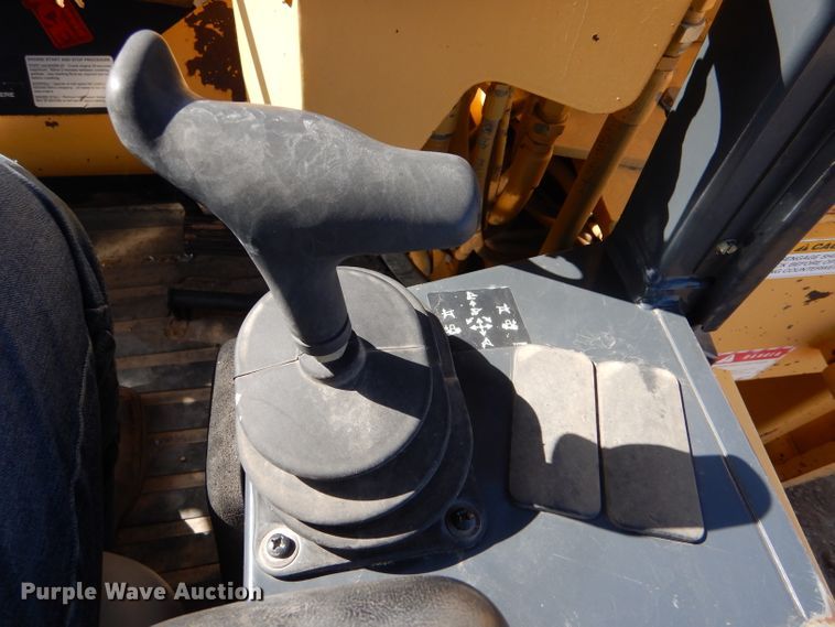 image for item DJ7593 2006 John Deere 700J LGP  pipelayer