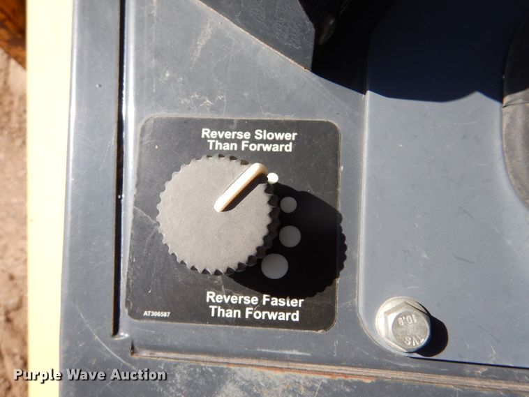 image for item DJ7593 2006 John Deere 700J LGP  pipelayer