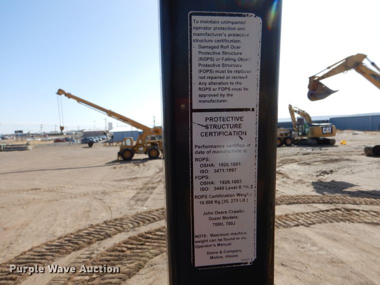 image for item DJ7593 2006 John Deere 700J LGP  pipelayer