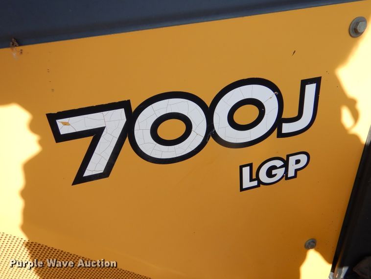 image for item DJ7593 2006 John Deere 700J LGP  pipelayer