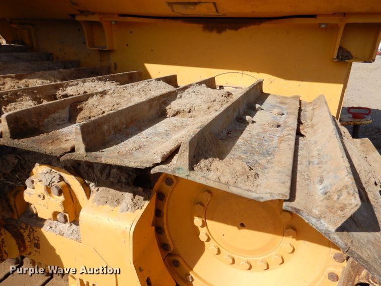 image for item DJ7593 2006 John Deere 700J LGP  pipelayer