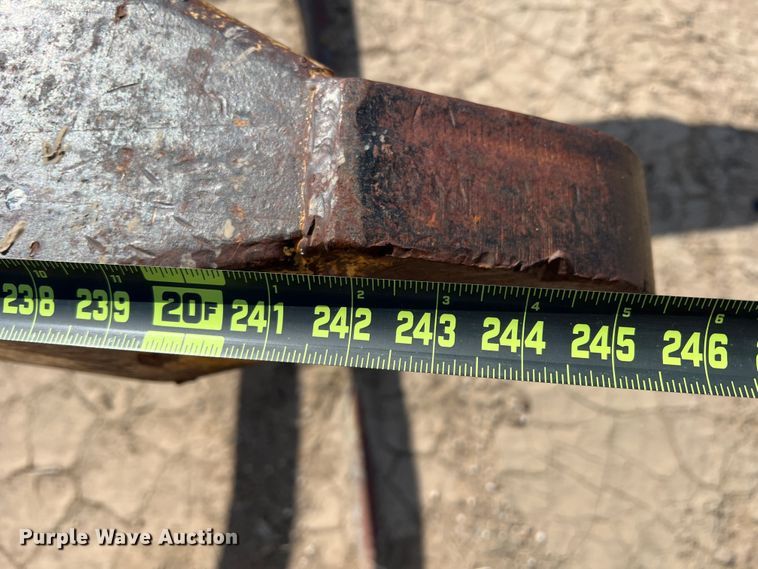 image for item DJ7593 2006 John Deere 700J LGP  pipelayer