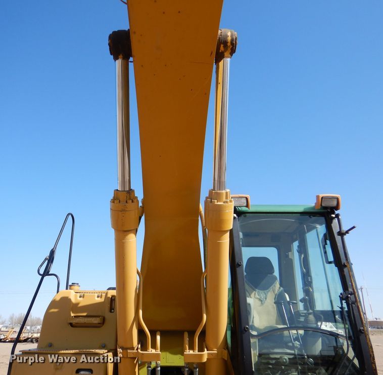 image for item DJ7594 2005 Caterpillar 325CL  excavator