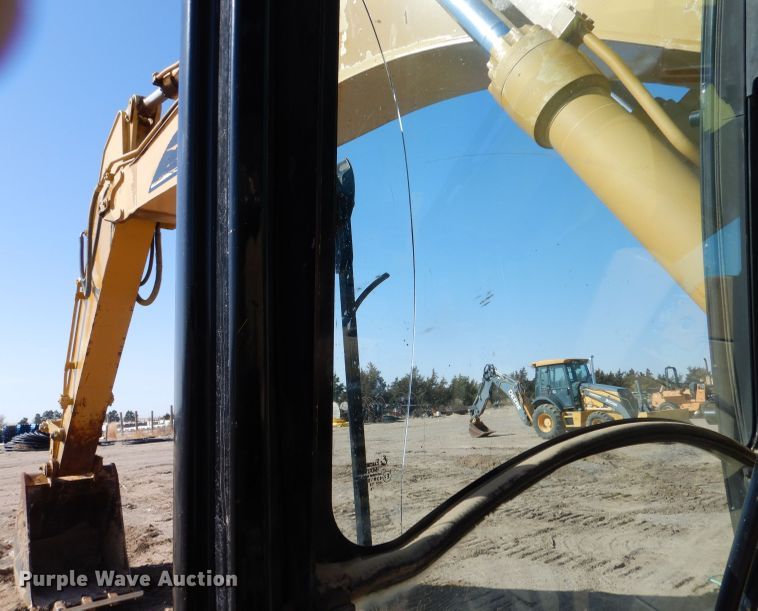 image for item DJ7594 2005 Caterpillar 325CL  excavator