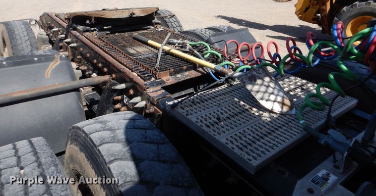 image for item DJ7595 2006 Peterbilt 379  semi truck