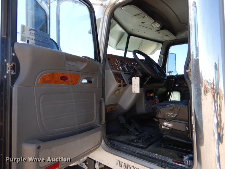 image for item DJ7595 2006 Peterbilt 379  semi truck