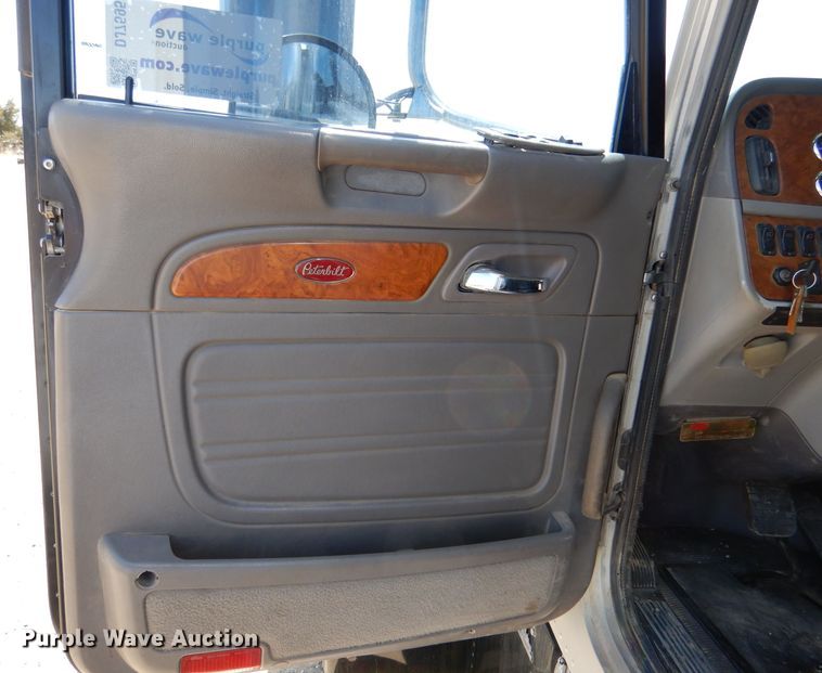 image for item DJ7595 2006 Peterbilt 379  semi truck