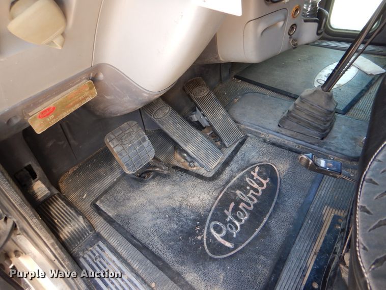 image for item DJ7595 2006 Peterbilt 379  semi truck