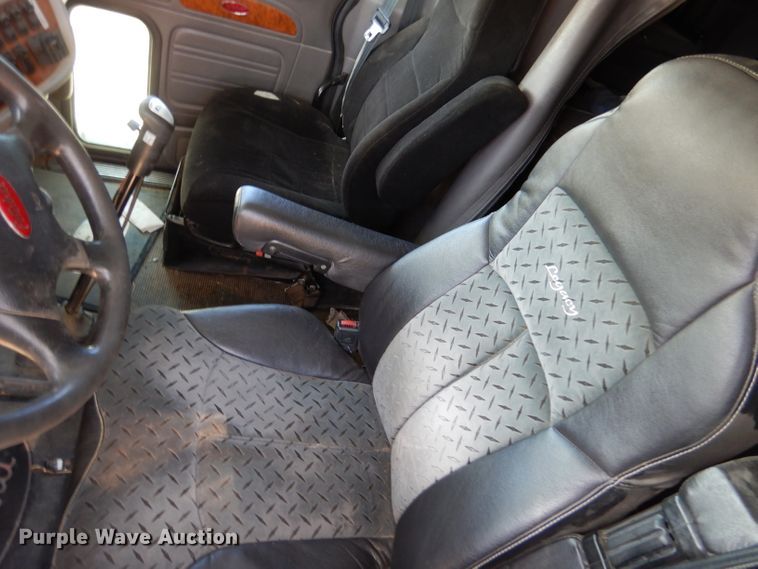 image for item DJ7595 2006 Peterbilt 379  semi truck