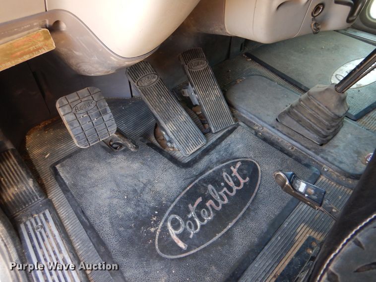 image for item DJ7595 2006 Peterbilt 379  semi truck