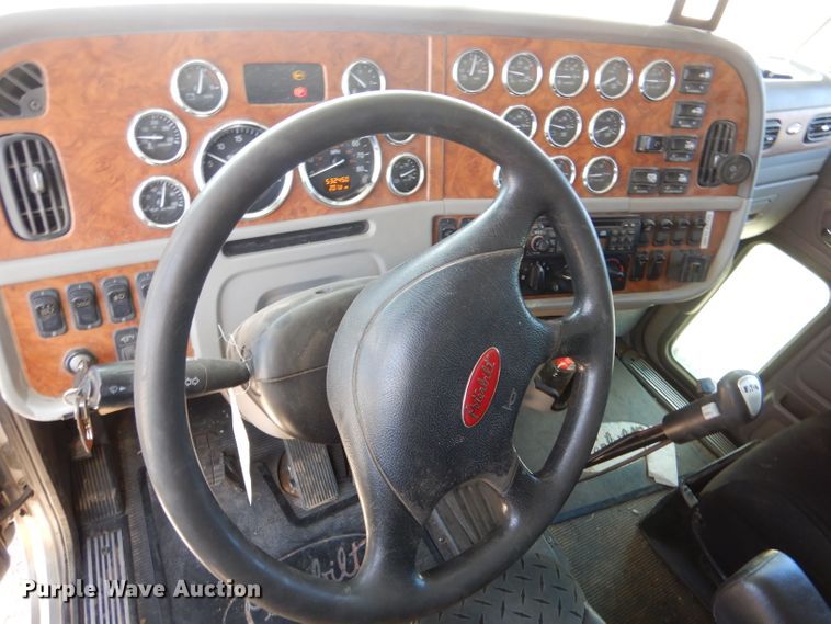 image for item DJ7595 2006 Peterbilt 379  semi truck