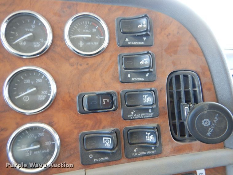 image for item DJ7595 2006 Peterbilt 379  semi truck