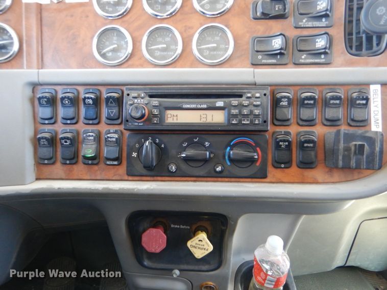 image for item DJ7595 2006 Peterbilt 379  semi truck