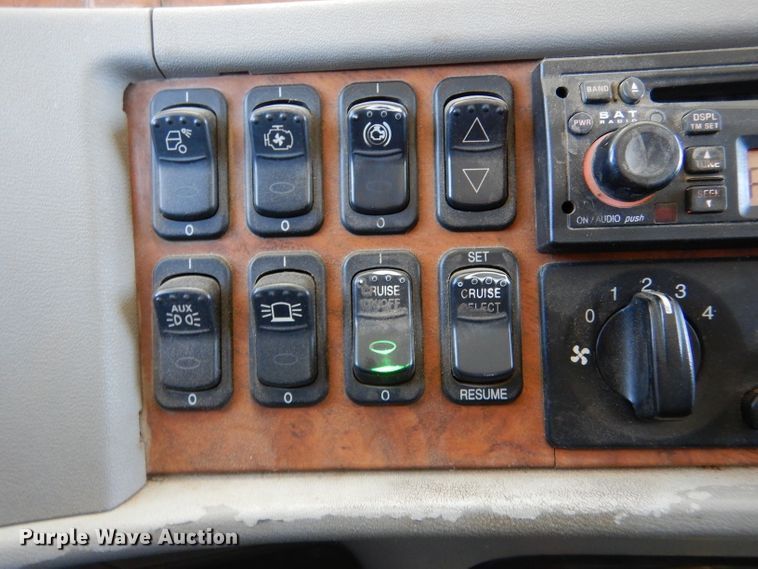 image for item DJ7595 2006 Peterbilt 379  semi truck