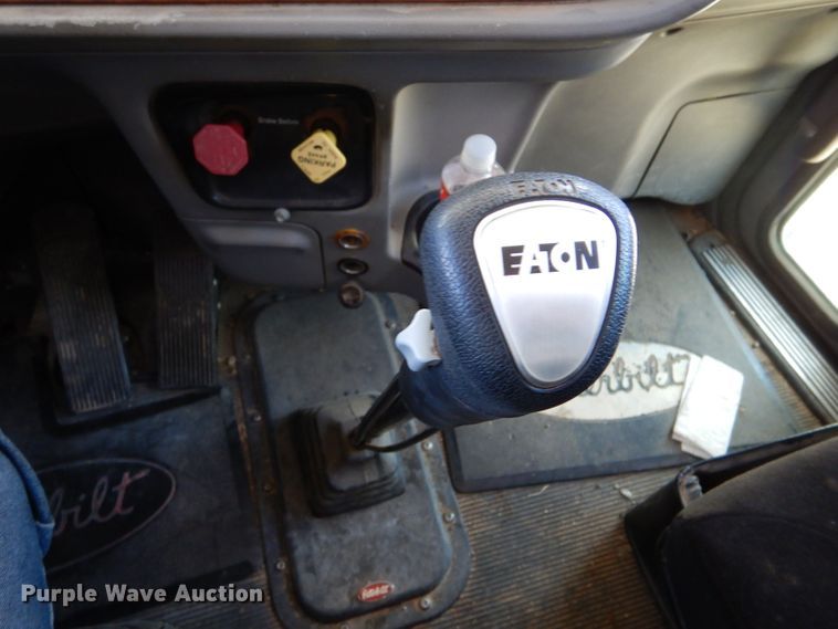 image for item DJ7595 2006 Peterbilt 379  semi truck