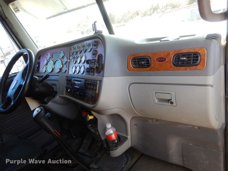 image for item DJ7595 2006 Peterbilt 379  semi truck