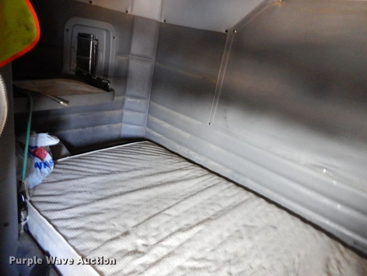 image for item DJ7595 2006 Peterbilt 379  semi truck