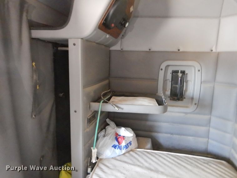 image for item DJ7595 2006 Peterbilt 379  semi truck