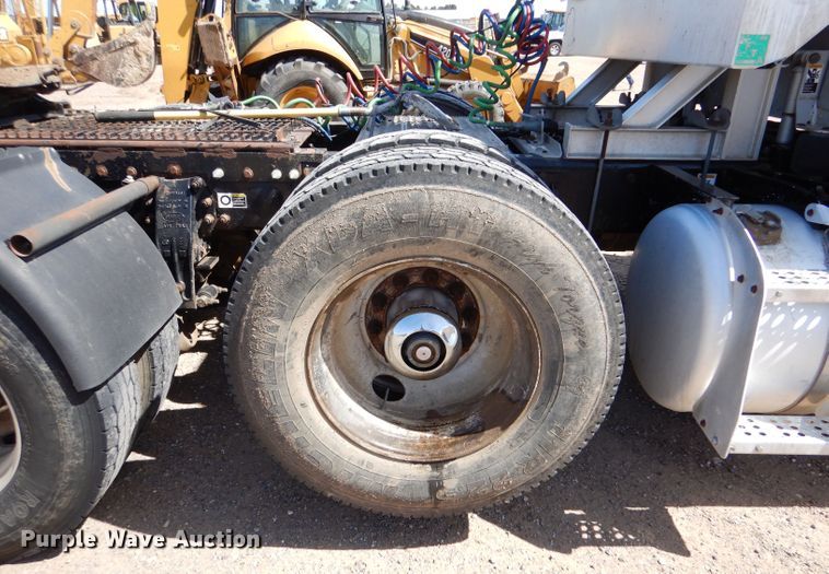 image for item DJ7595 2006 Peterbilt 379  semi truck