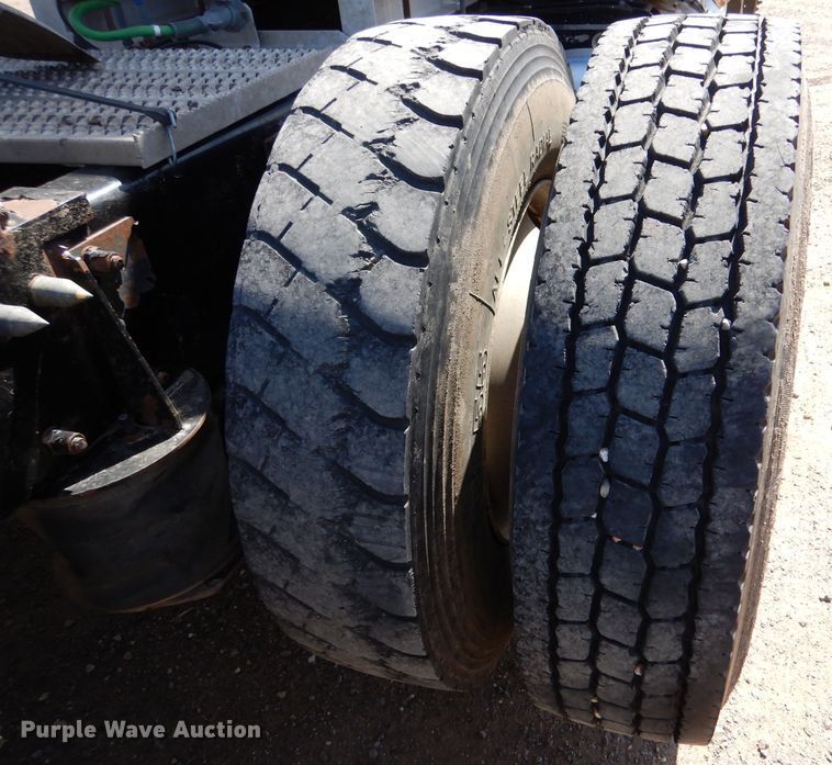 image for item DJ7595 2006 Peterbilt 379  semi truck