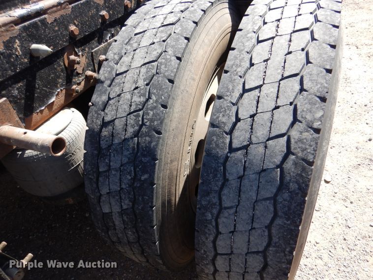 image for item DJ7595 2006 Peterbilt 379  semi truck