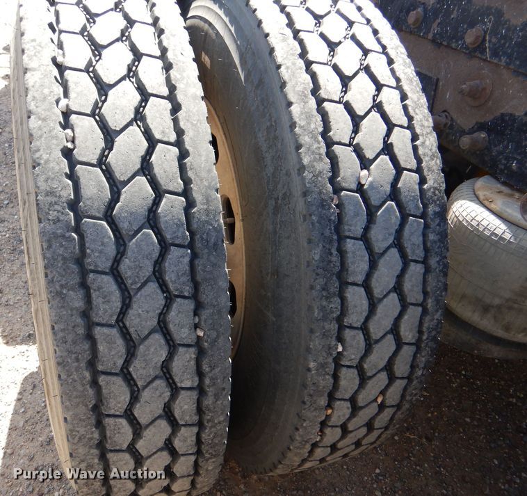 image for item DJ7595 2006 Peterbilt 379  semi truck