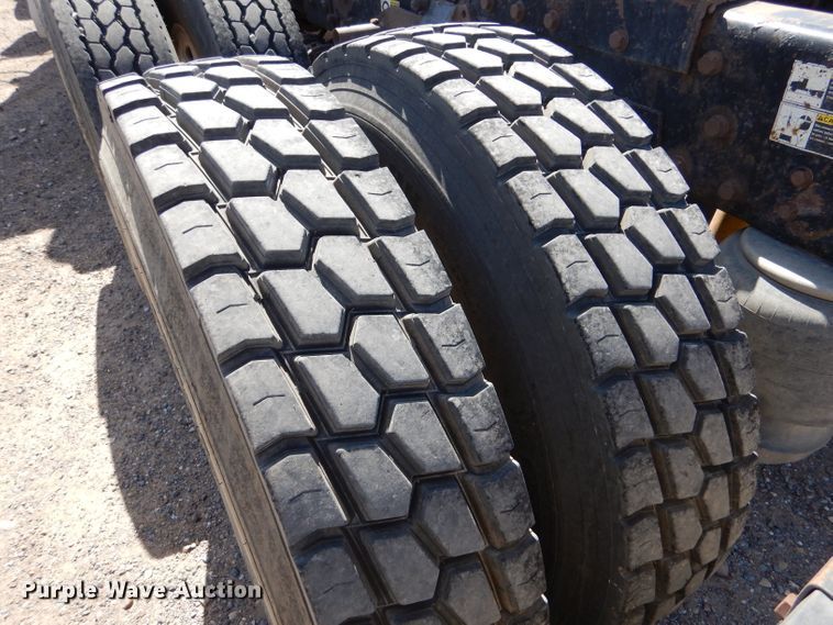 image for item DJ7595 2006 Peterbilt 379  semi truck