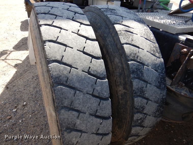 image for item DJ7595 2006 Peterbilt 379  semi truck