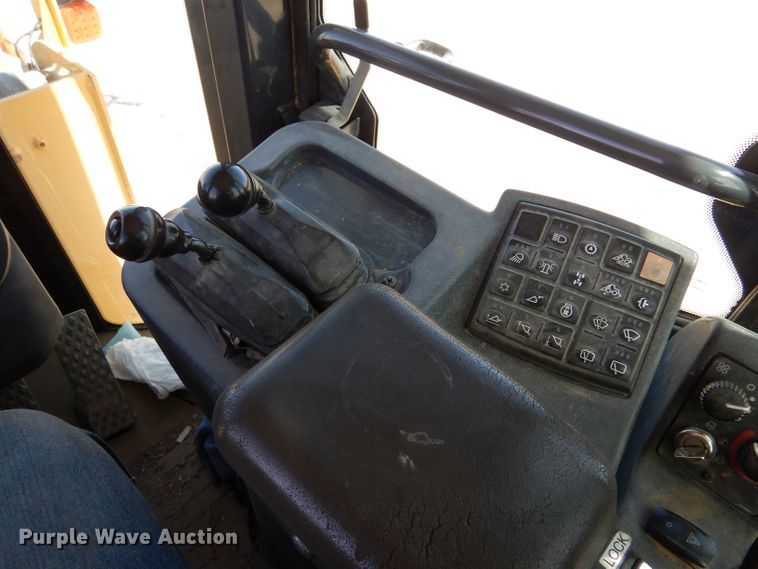 image for item DJ7597 2007 John Deere 624J  wheel loader