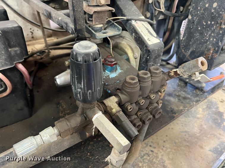 image for item DJ7614 2010 Vac Star VS-800 DT  vacuum excavator