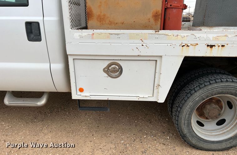 image for item DJ7618 2002 Ford F550 Super Duty  utility / service truck