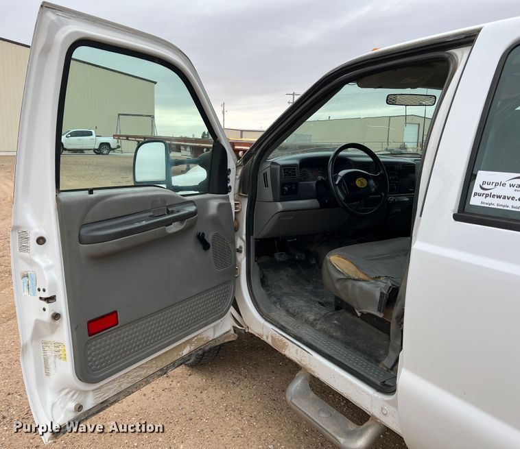 image for item DJ7618 2002 Ford F550 Super Duty  utility / service truck