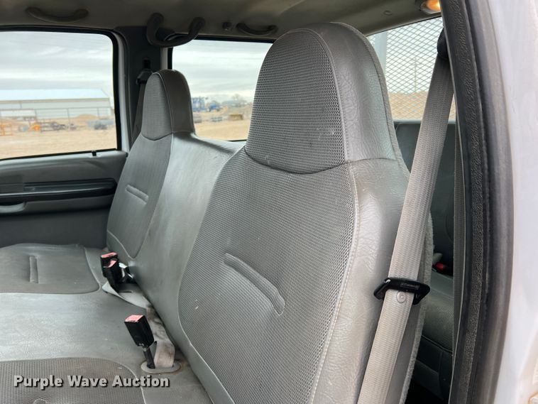 image for item DJ7618 2002 Ford F550 Super Duty  utility / service truck