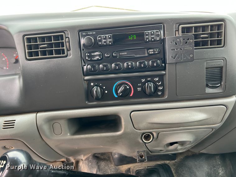 image for item DJ7618 2002 Ford F550 Super Duty  utility / service truck