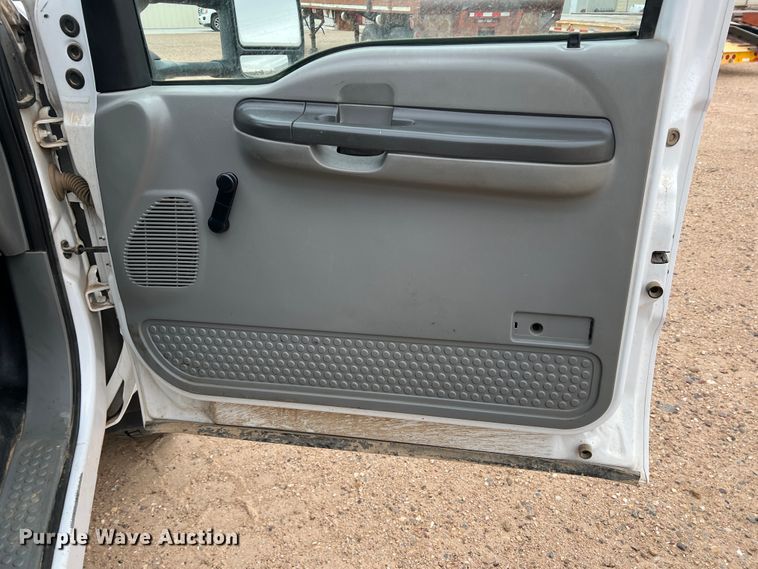 image for item DJ7618 2002 Ford F550 Super Duty  utility / service truck