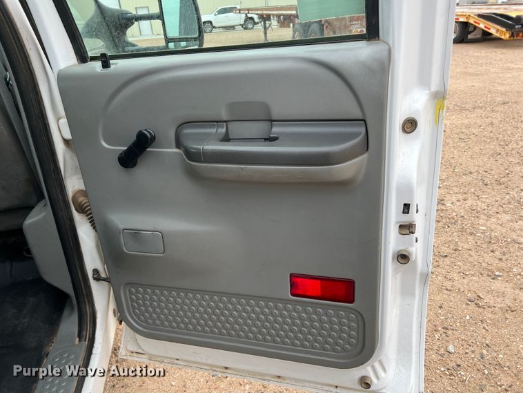 image for item DJ7618 2002 Ford F550 Super Duty  utility / service truck