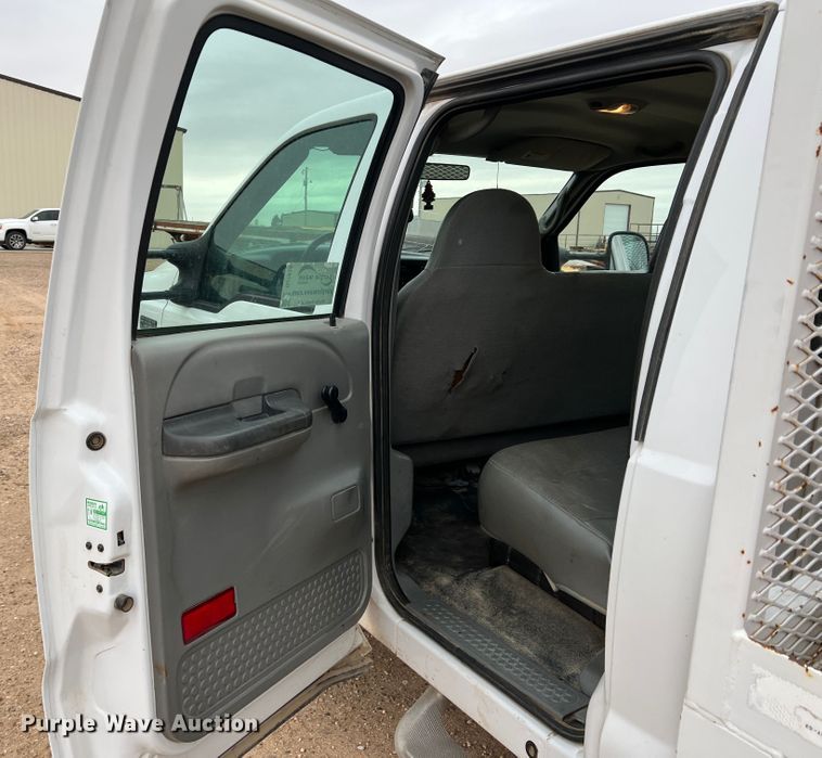 image for item DJ7618 2002 Ford F550 Super Duty  utility / service truck