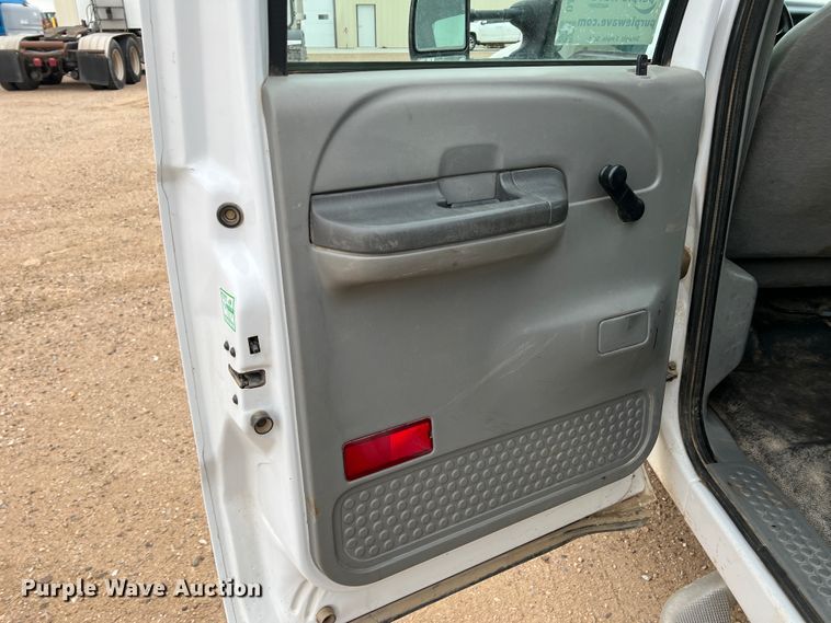 image for item DJ7618 2002 Ford F550 Super Duty  utility / service truck