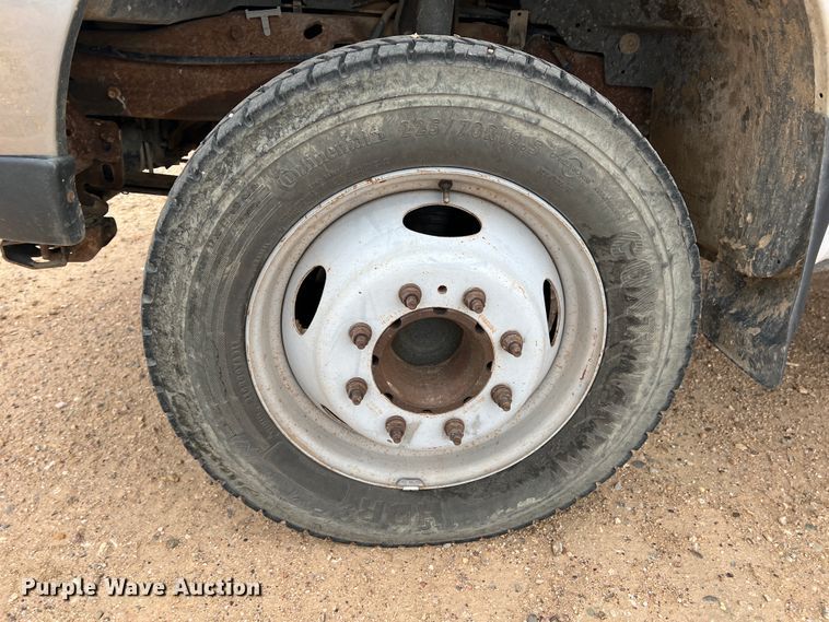 image for item DJ7618 2002 Ford F550 Super Duty  utility / service truck