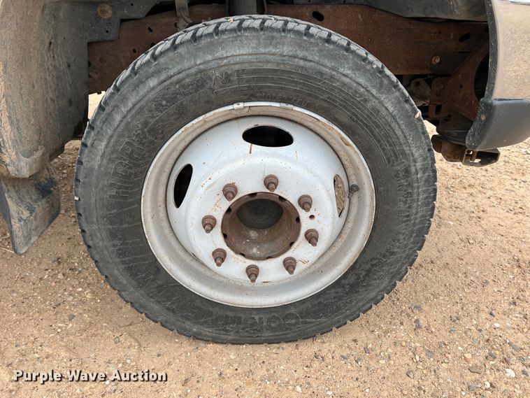 image for item DJ7618 2002 Ford F550 Super Duty  utility / service truck