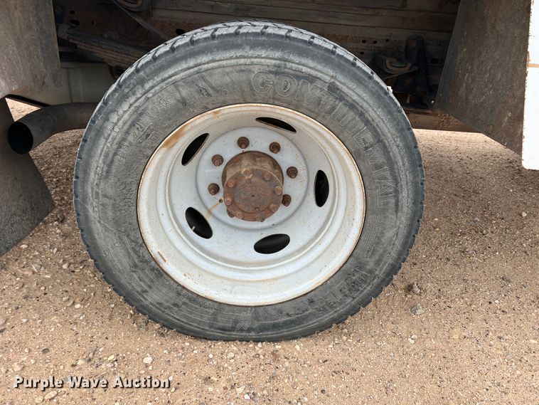 image for item DJ7618 2002 Ford F550 Super Duty  utility / service truck