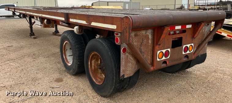 image for item DJ7619 1976 Fruehauf 0FBH130440  oilfield trailer