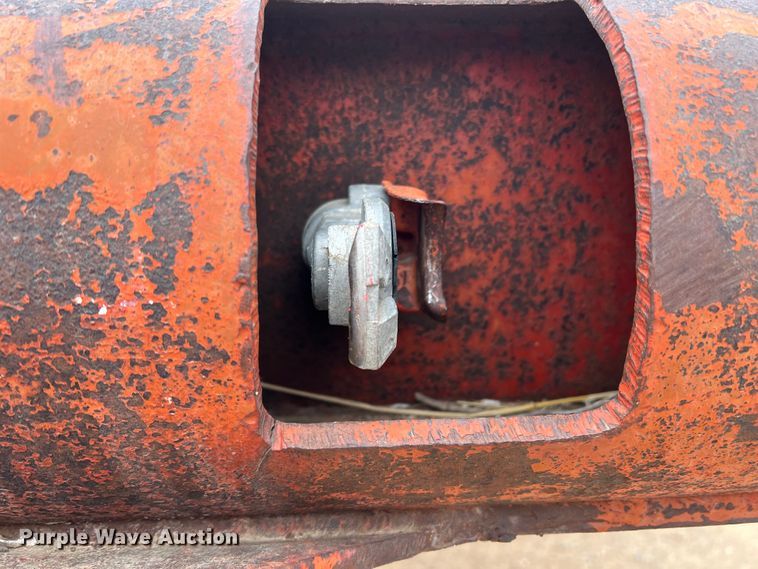 image for item DJ7619 1976 Fruehauf 0FBH130440  oilfield trailer