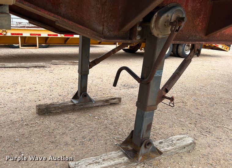 image for item DJ7619 1976 Fruehauf 0FBH130440  oilfield trailer