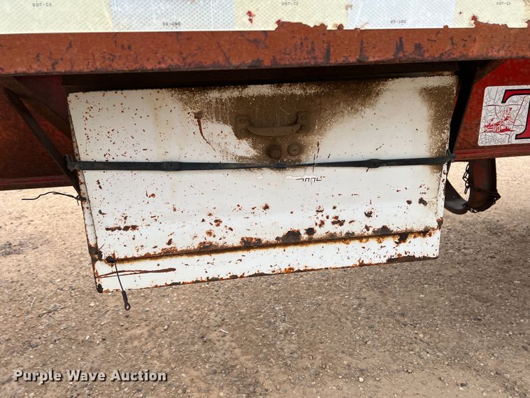 image for item DJ7619 1976 Fruehauf 0FBH130440  oilfield trailer