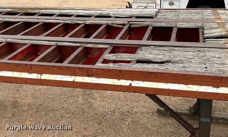 image for item DJ7619 1976 Fruehauf 0FBH130440  oilfield trailer