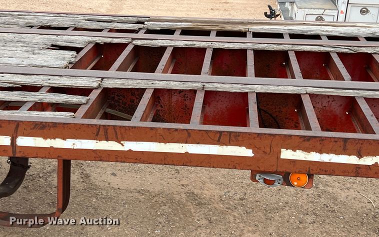 image for item DJ7619 1976 Fruehauf 0FBH130440  oilfield trailer